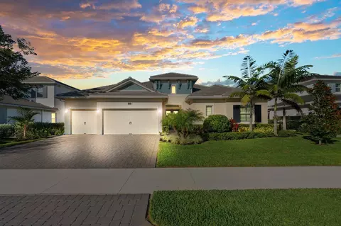 2455 NEvinrude Cir, Jensen Beach, FL 34957