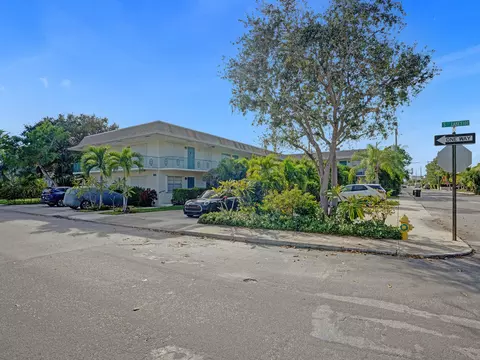 301 S Lakeside Dr #5, Lake Worth Beach, FL 33460