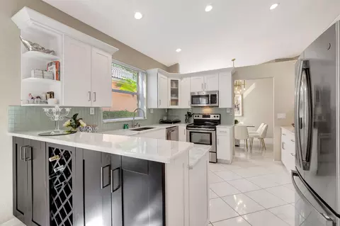 10160 Diamond Lake Dr, Boynton Beach, FL 33437