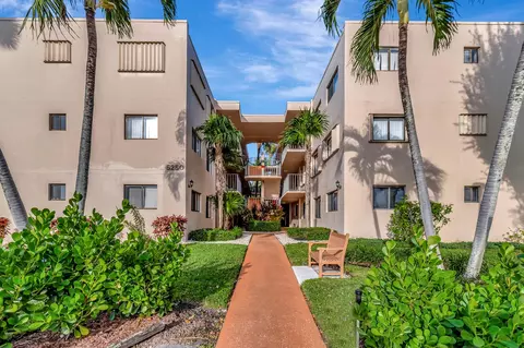 5250 Las Verdes Cir #206, Delray Beach, FL 33484