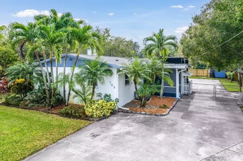 788 SW 28th St, Palm City, FL 34990