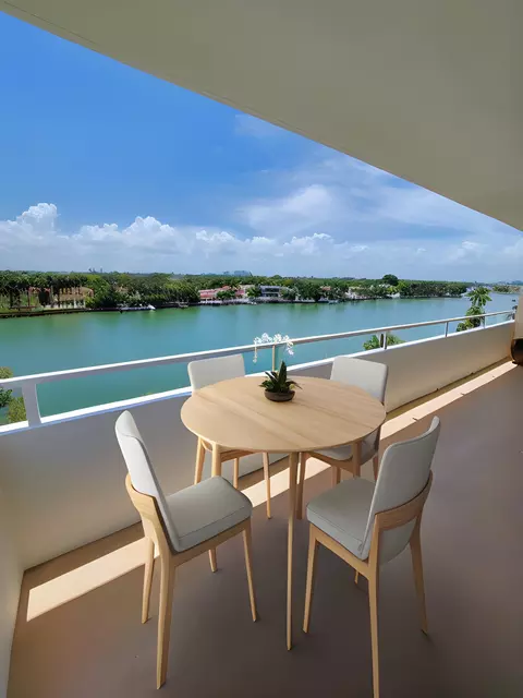 5600 Collins #7-F, Miami Beach, FL 33140