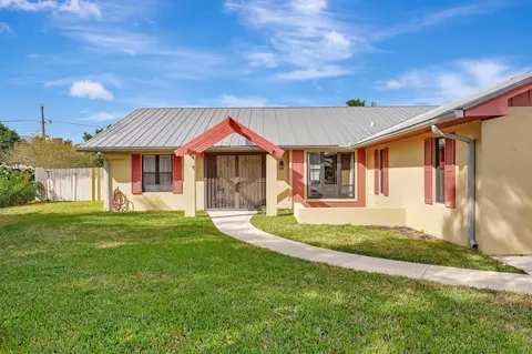 123 NE Caprona Ave, Port Saint Lucie, FL 34983