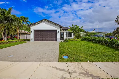 211 SW 7th Ave, Delray Beach, FL 33444