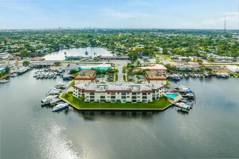 313 Lake Cir #216, North Palm Beach, FL 33408