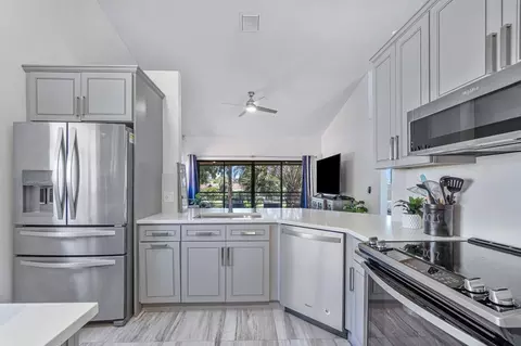 22 Via De Casas Sur #203, Boynton Beach, FL 33426