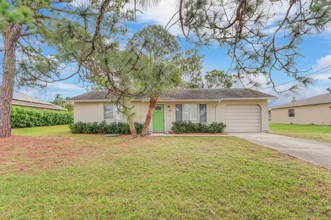 1551 SE Flintlock Rd, Port Saint Lucie, FL 34952