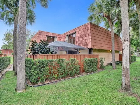 131 Live Oak Ln, Boynton Beach, FL 33436