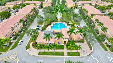 915 SW 147th #2004, Pembroke Pines, FL 33027