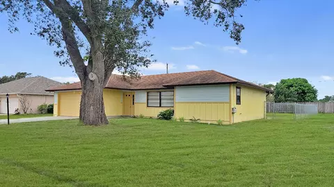 549 SE Maple Ter, Port Saint Lucie, FL 34983