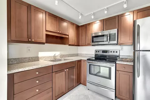 96 Burgundy B, Delray Beach, FL 33484