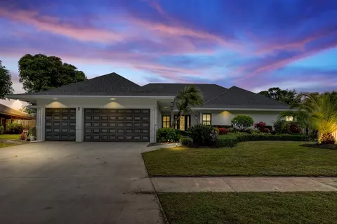 15 Shady Ln, Tequesta, FL 33469