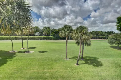 7572 Regency Lk #201, Boca Raton, FL 33433