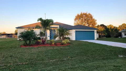 135 SW Hawthorne Cir, Port Saint Lucie, FL 34953