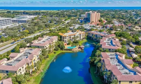 300 Uno Lago #205, Juno Beach, FL 33408