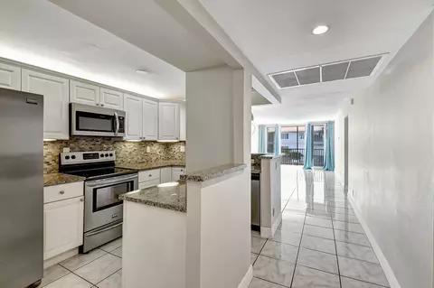 1 Royal Palm Way #2020, Boca Raton, FL 33432