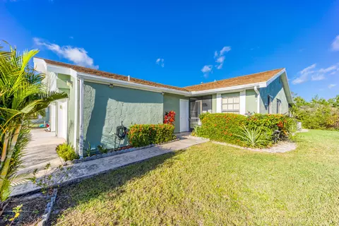 1427 SE Larkwood Cir, Port Saint Lucie, FL 34952