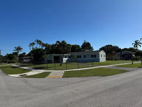 3896 NW 4th St, Lauderhill, FL 33311
