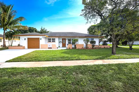 908 Hibiscus Dr, Royal Palm Beach, FL 33411
