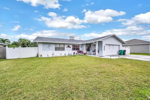582 SE Floresta Dr, Port Saint Lucie, FL 34983