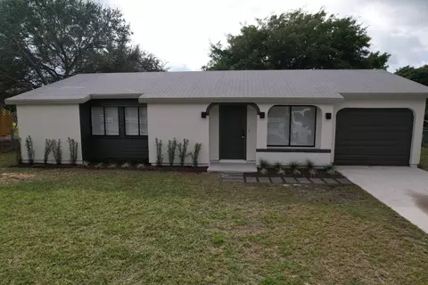 2082 SE Tiffany Ave, Port Saint Lucie, FL 34952