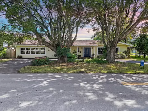700 NE 2 St, Pompano Beach, FL 33060