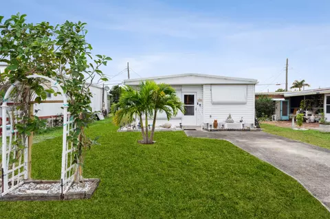 8925 Cypress St, Boynton Beach, FL 33436
