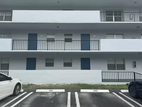 1630 Embassy Dr #104, West Palm Beach, FL 33401