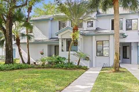805 Harbour Pointe Way, Greenacres, FL 33413