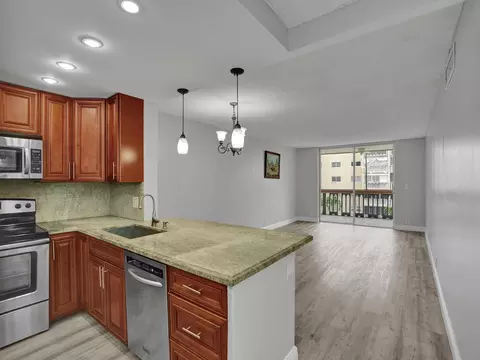 420 NE 12th Ave #406, Hallandale Beach, FL 33009