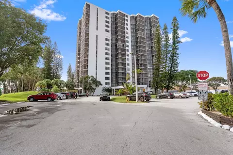 20100 W Country Club Dr #603, Aventura, FL 33180