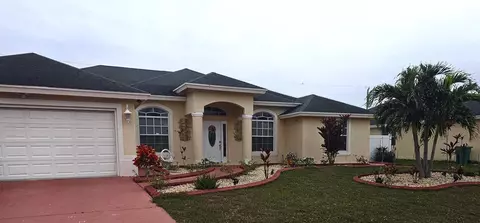 562 SW Nadell Ave, Port Saint Lucie, FL 34953