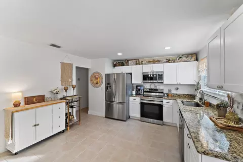 2122 SE Wald St, Port Saint Lucie, FL 34984