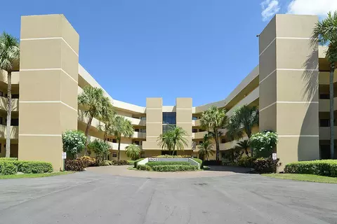5701 Camino Del Sol #202, Boca Raton, FL 33433
