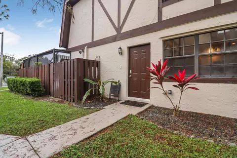 113 Weybridge #B, Royal Palm Beach, FL 33411