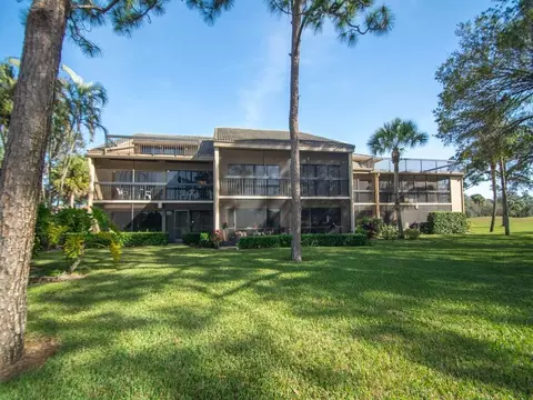 9430 Meadowood Dr #204, Fort Pierce, FL 34950