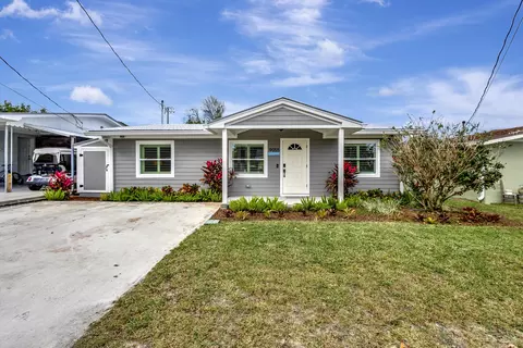 9055 SE Morning St, Hobe Sound, FL 33455