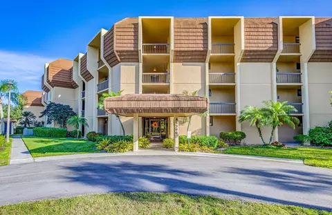 5390 Woodland Lakes Dr #105, Palm Beach Gardens, FL 33418