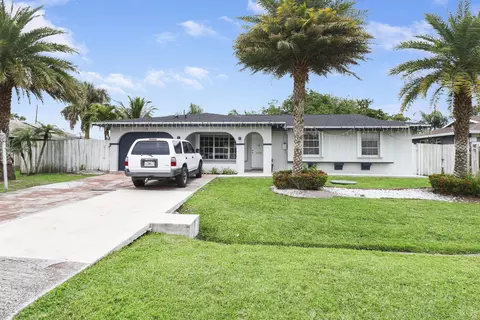 711 SE Floresta, Port Saint Lucie, FL 34983