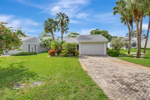 28 Eastgate Dr #B, Boynton Beach, FL 33436