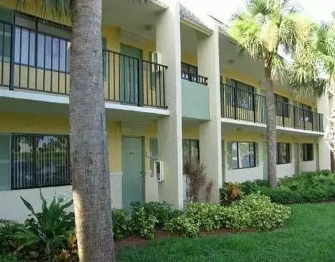 1711 Meadows Cir W, Boynton Beach, FL 33436