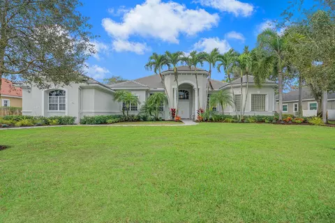 887 Forest Glen Ln, Wellington, FL 33414