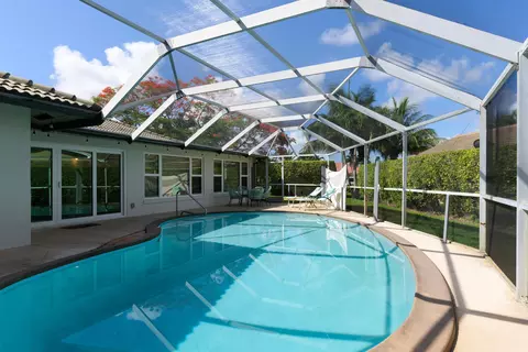 208 Gleneagles Dr, Atlantis, FL 33462