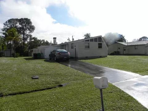 532 SE Maple Ter, Port Saint Lucie, FL 34983