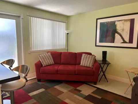 302 Lake Osborne Dr #5, Lake Worth Beach, FL 33461