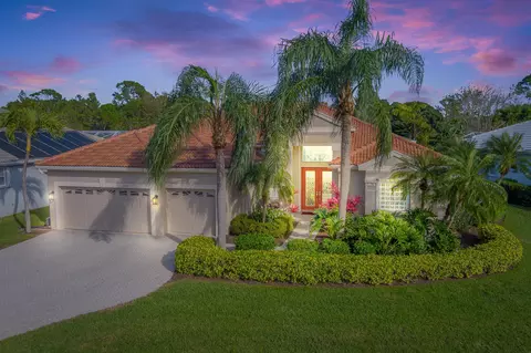 2219 SE Stonehaven Rd, Port Saint Lucie, FL 34952