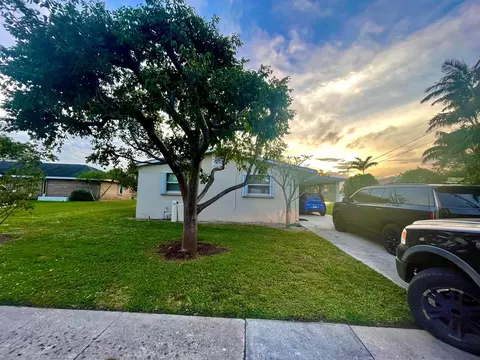 225 Rex Ct, Palm Springs, FL 33461