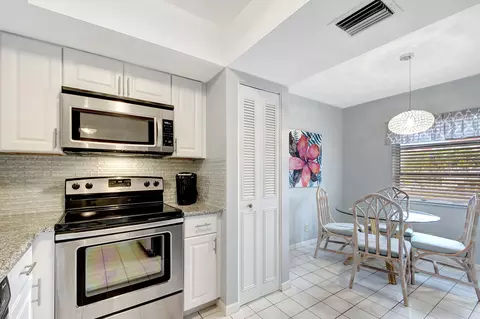 14797 Cumberland Dr #202 N, Delray Beach, FL 33446