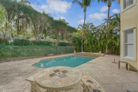 9020 Alexandra Cir, Wellington, FL 33414