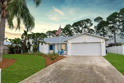 192 SE Crosspoint Dr, Port Saint Lucie, FL 34983